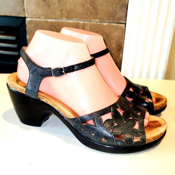 Dansko Shoes - DANSKO COQUETTE Floral Cut Out Design Blk Leather Open Toe Buckle Sandals 8.5/9